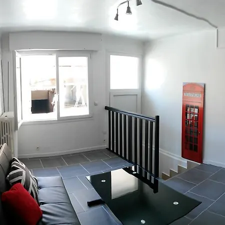 Des Postes Apartment *
